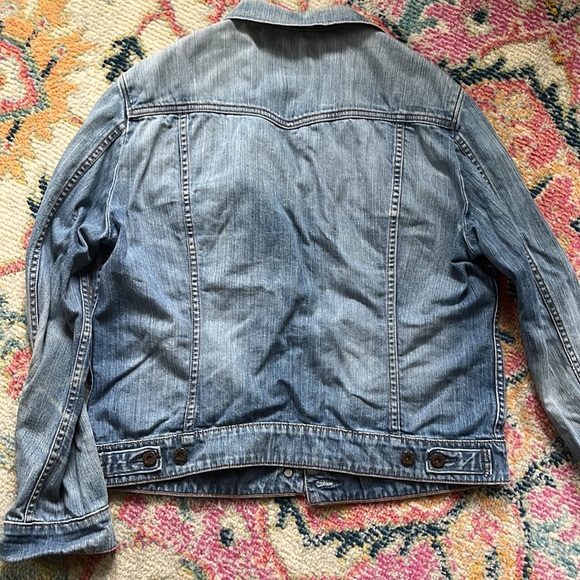 Levi’s women’s size large jean jacket - Picture 2 of 2